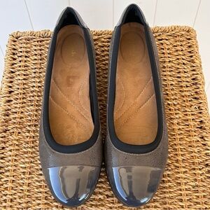 Clarks Artisan Neenah‎ Garden Cap Toe Ballet Flats Gray Leather Size 9M